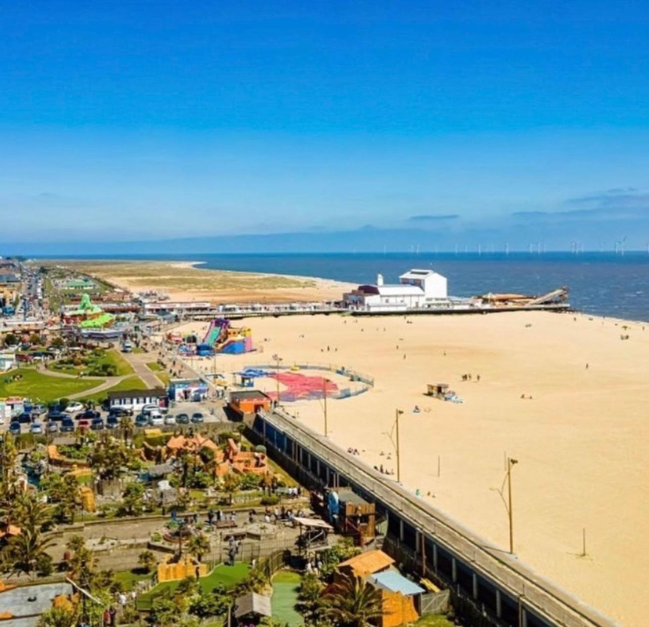 Hotel Of Wizardry Great Yarmouth Exterior photo